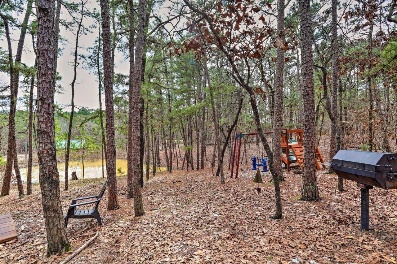 Broken Bow Log Cabin With Fire Pit, Pond, And Deck! Exterior foto